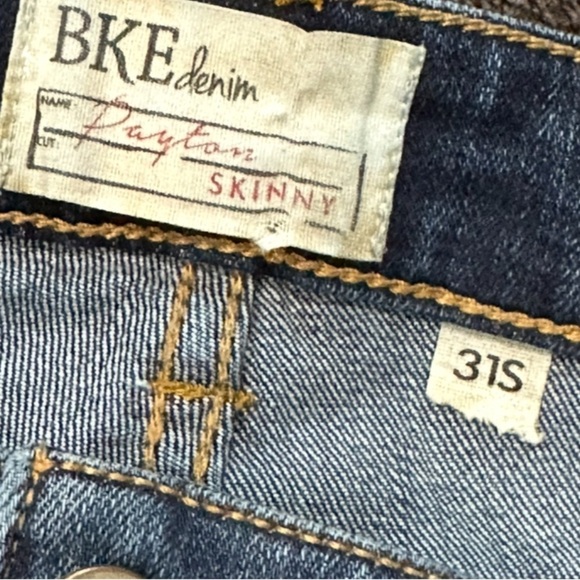 👖🎸 BUCKLE BKE Fringe Raw Hem Distressed Ankle Jeans | Blue Stretch, Women’s 31S - Picture 3 of 4